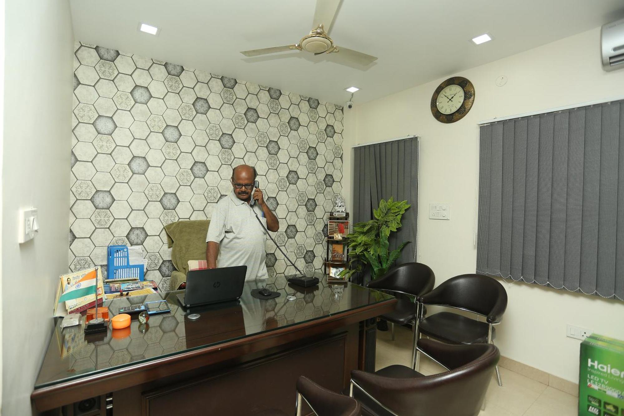 Oyo Flagship 17204 Vrindawan Galaxy Hotel Kanpur Luaran gambar