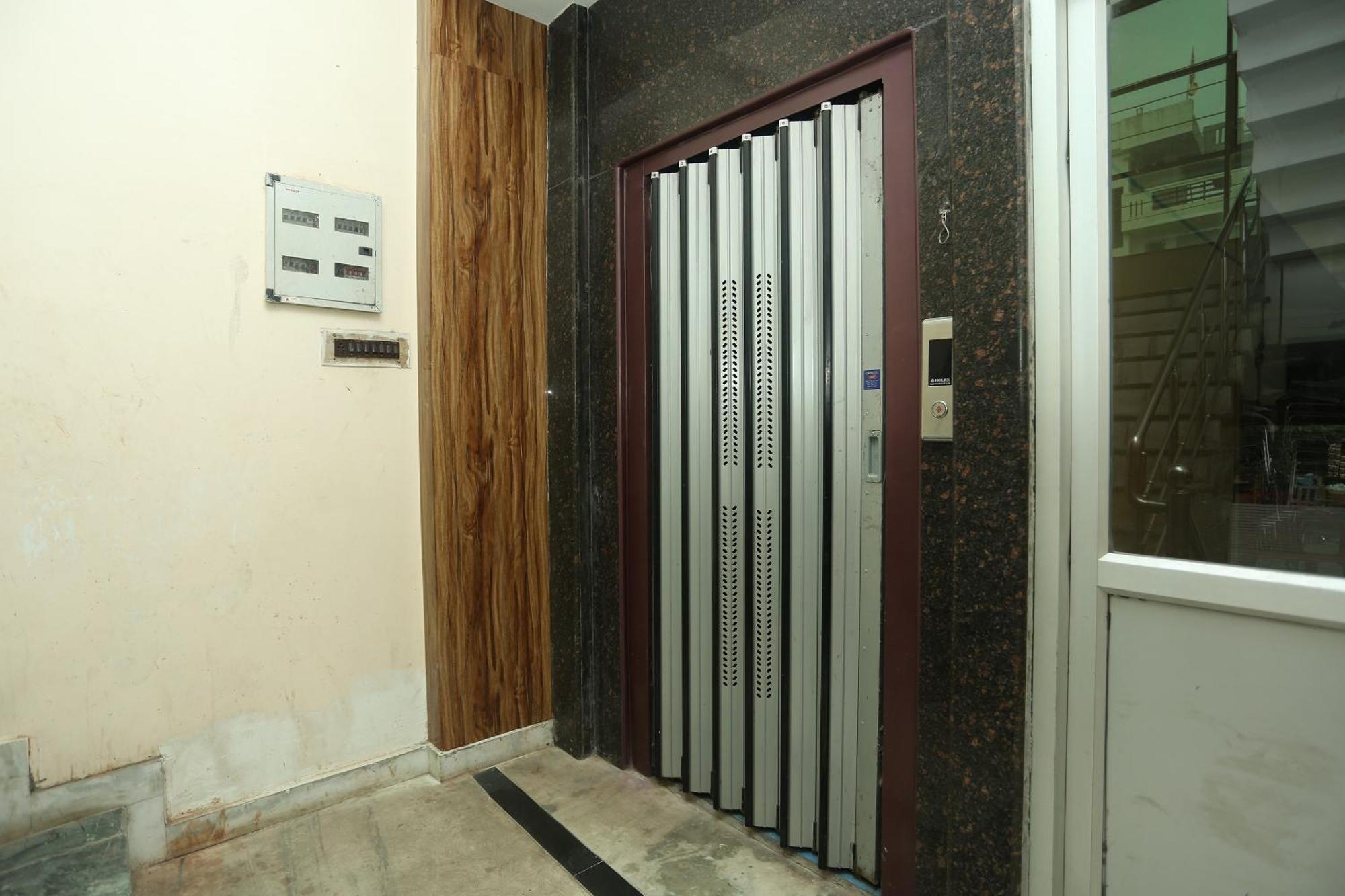 Oyo Flagship 17204 Vrindawan Galaxy Hotel Kanpur Luaran gambar